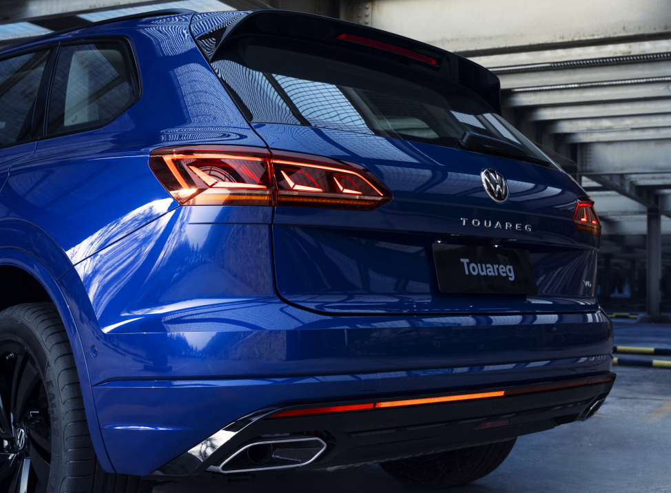 大众旗下的旗舰suv,纯进口车型,英文字母是"touareg",很多人看到了