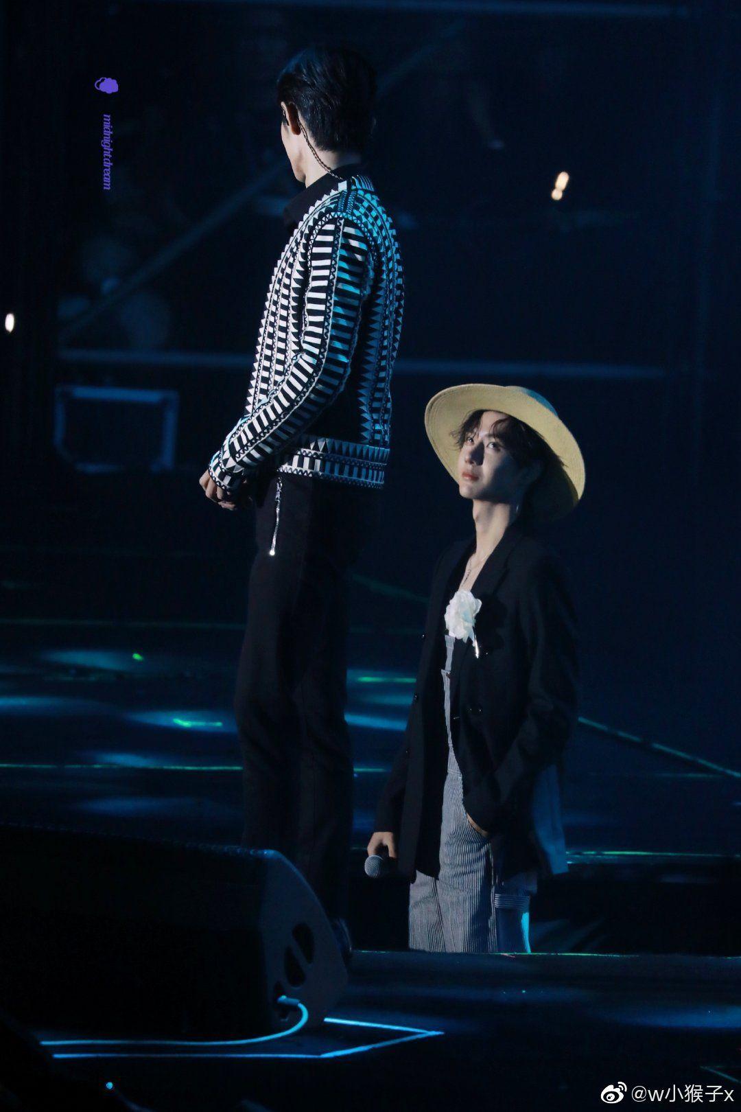 如何看待南京《陈情令》演唱会肖战和王一博的互动?