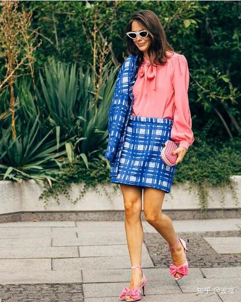 超实用穿搭技巧对比色穿搭原则教你玩转撞色系穿搭