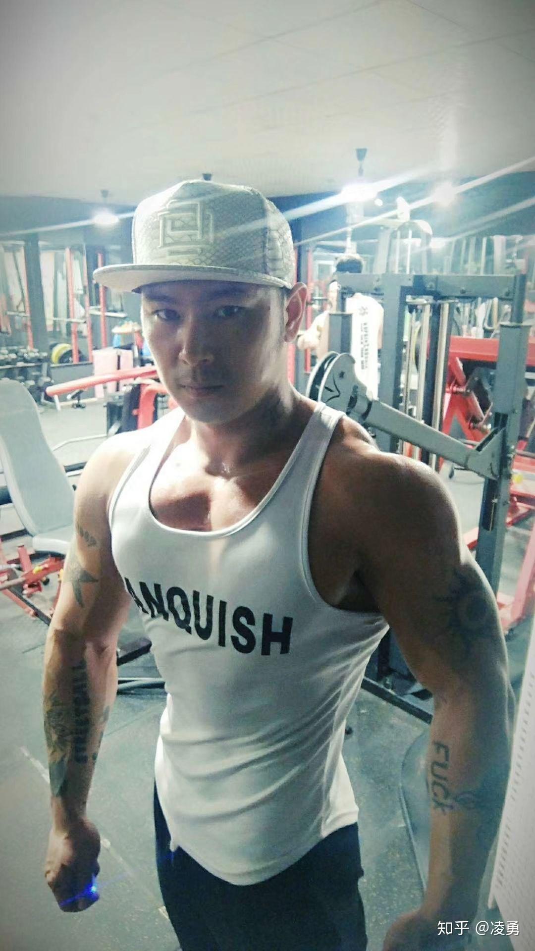 卧推可以达到一倍体重为什么胸还是很小?