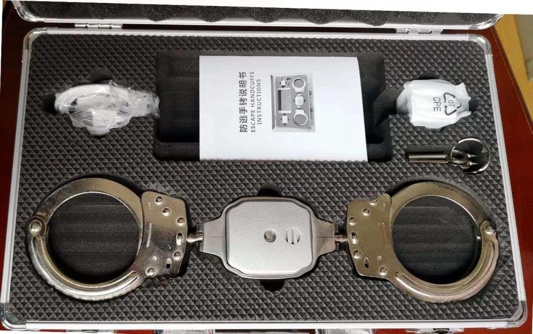 孟晚舟在加拿大佩戴过的电子脚铐是什么东西?是什么工作原理?