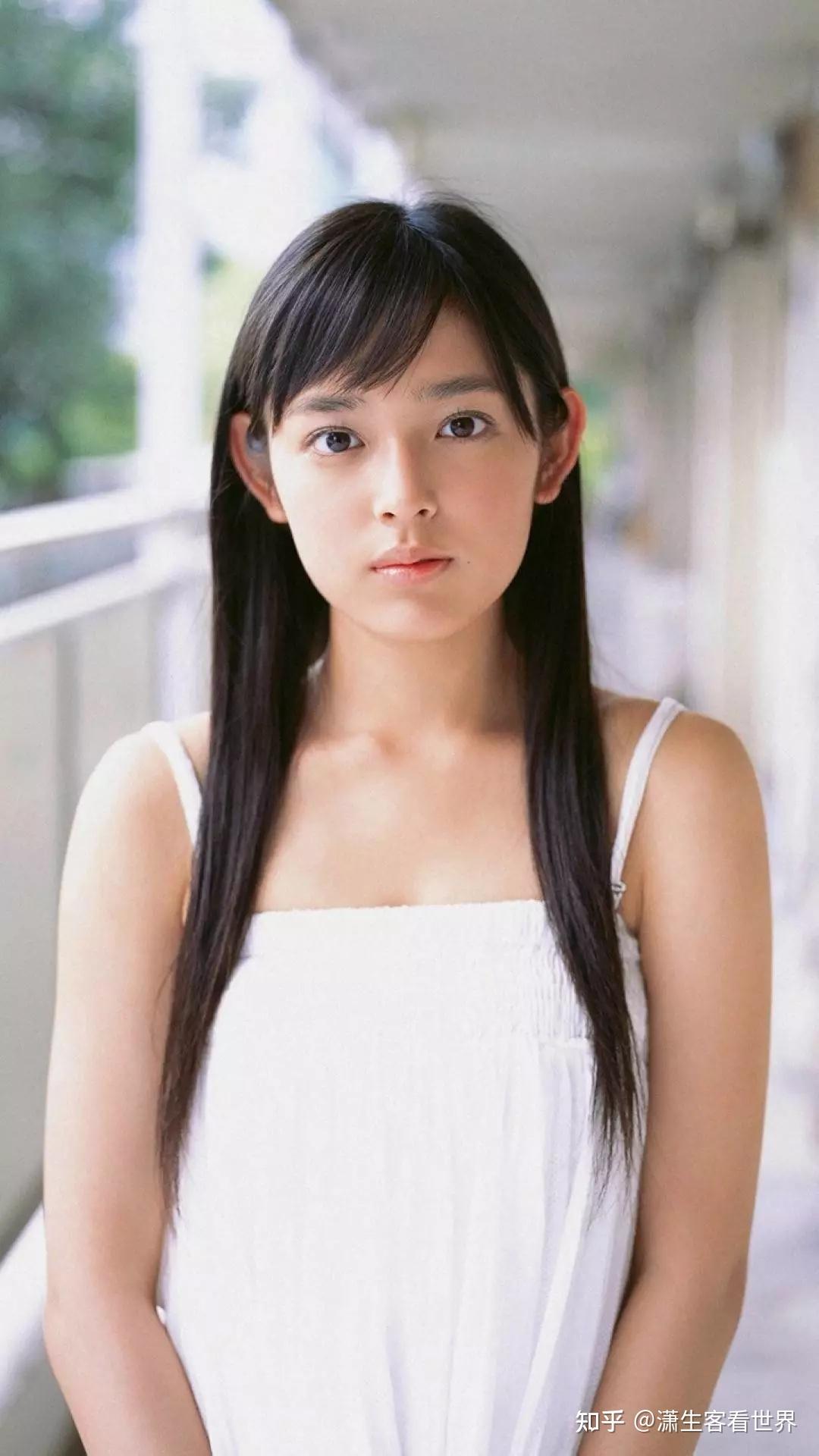 矢作穂香表面清纯少女实际美腿女神