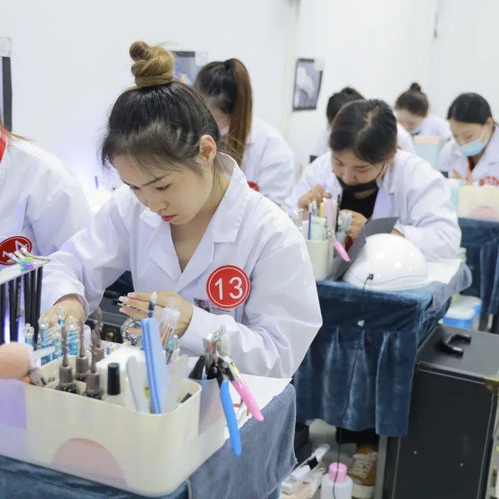 甜到心巴花都学校美甲高级班献艺七夕快来围观