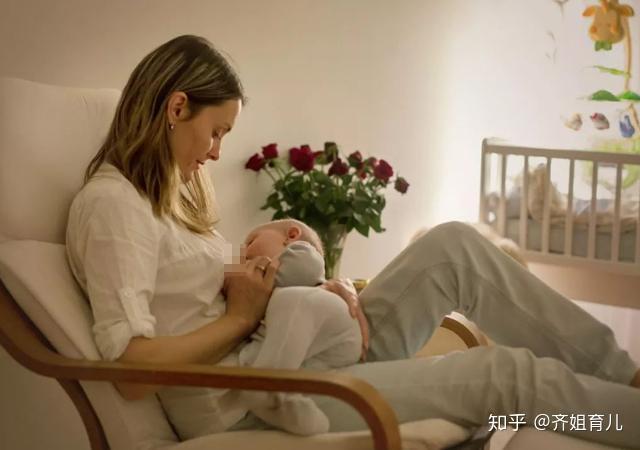 这个时候,妈妈们可以尝试着适当减少喂夜奶的次数,并留心观察宝宝的