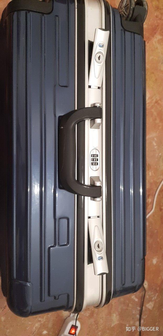 铝框行李箱中间的密码忘记了 但是没办法找缺
