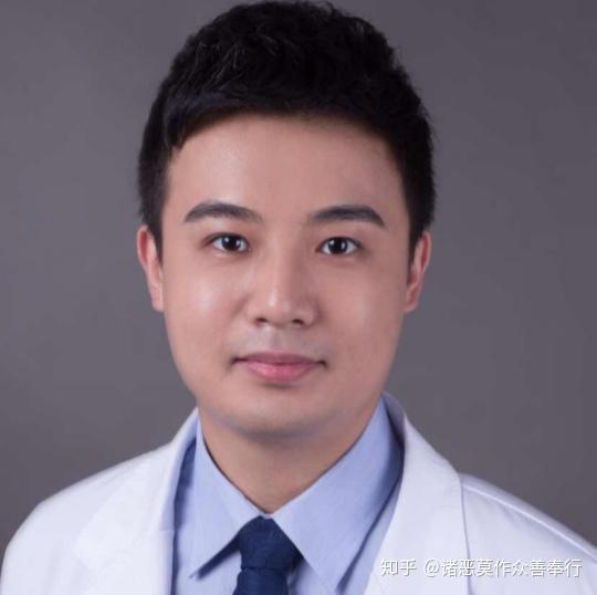 时间就是生命广州一医院医生抱患者1分钟跑下4层楼送急救帅