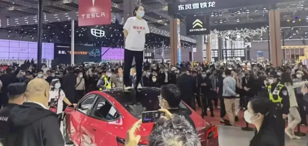 曾炮轰特斯拉草菅人命!三年后智己CEO刘涛终于向特斯拉致歉了……