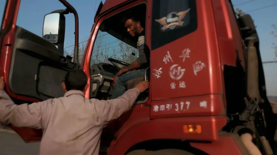 悄悄消失的300万卡车司机不要等没人拉货的时候才想起来货车司机的好