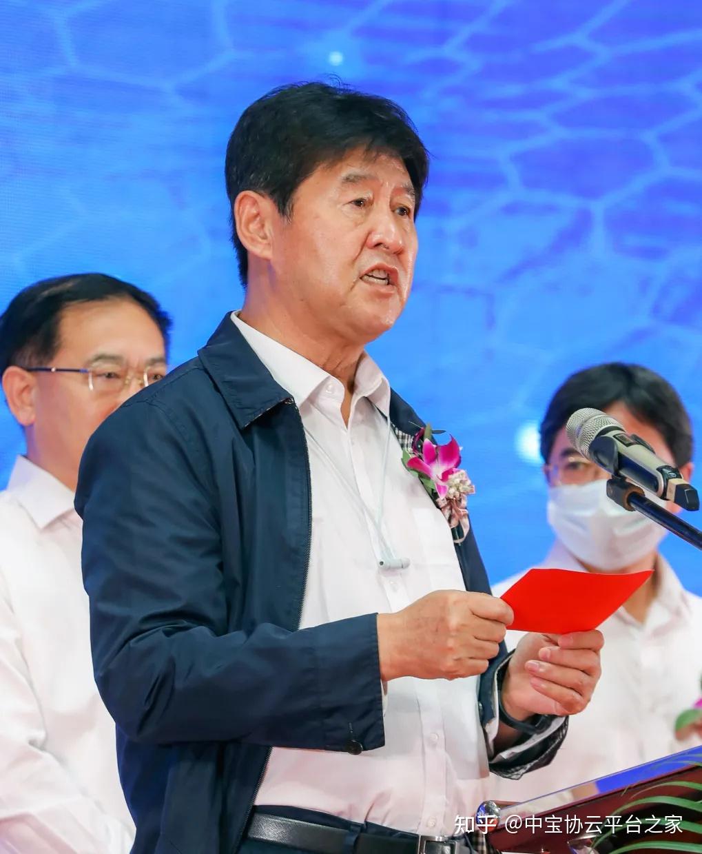 秘书长毕立君,辽宁省新材料工程中心副主任秦富,鞍山市副市长孙平