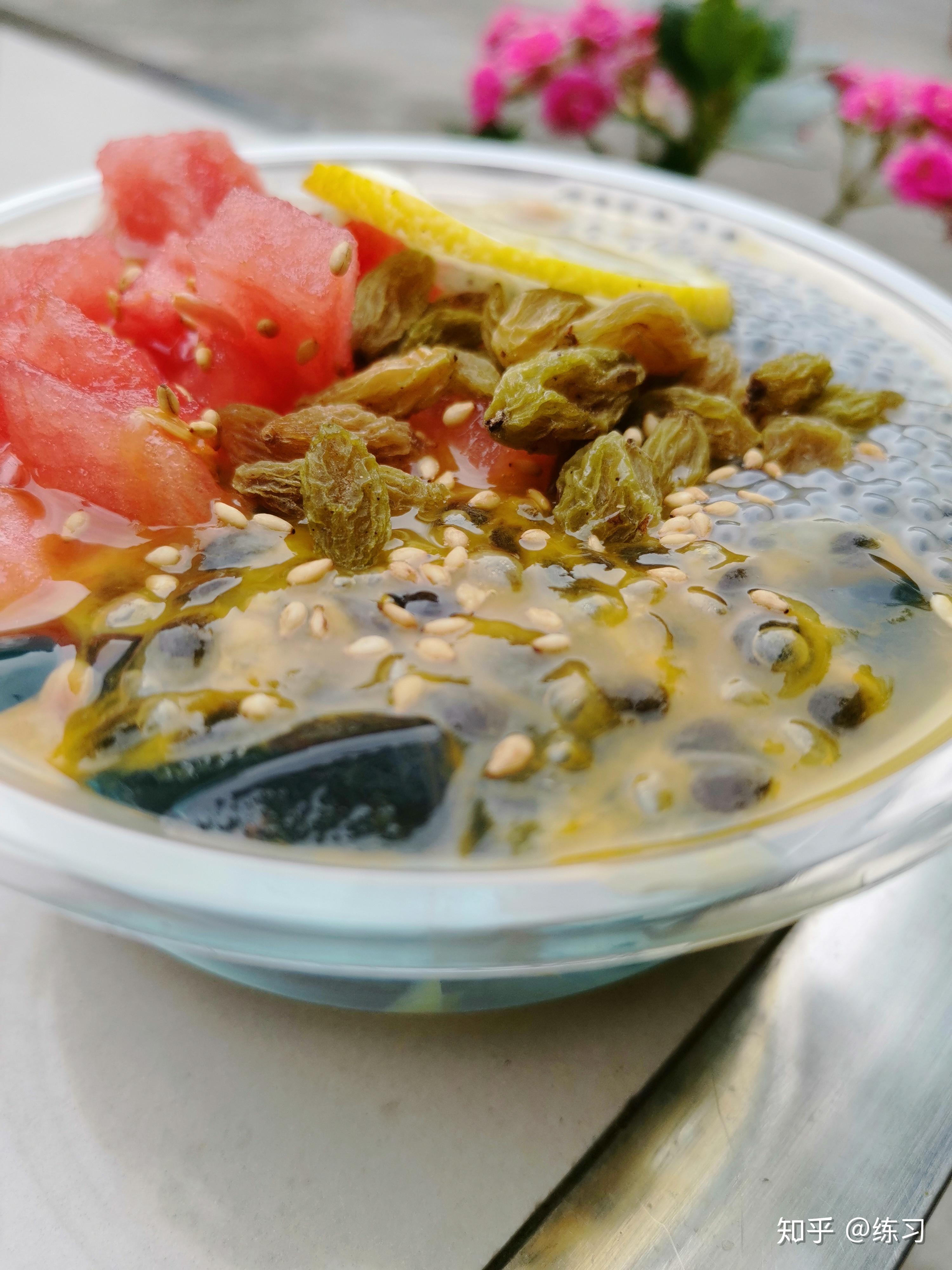 中午吃过饭就马不停蹄的开始制作第一个完整的产品——百香果冰粉