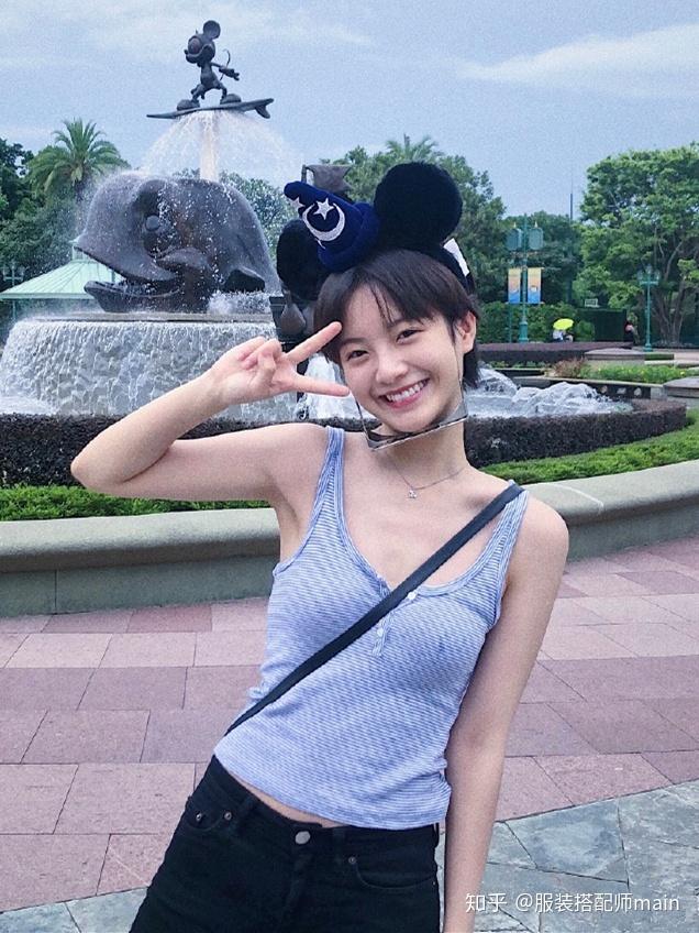 乔英子风格大变19岁李庚希短发搭配清新私服剧外穿成少女典范
