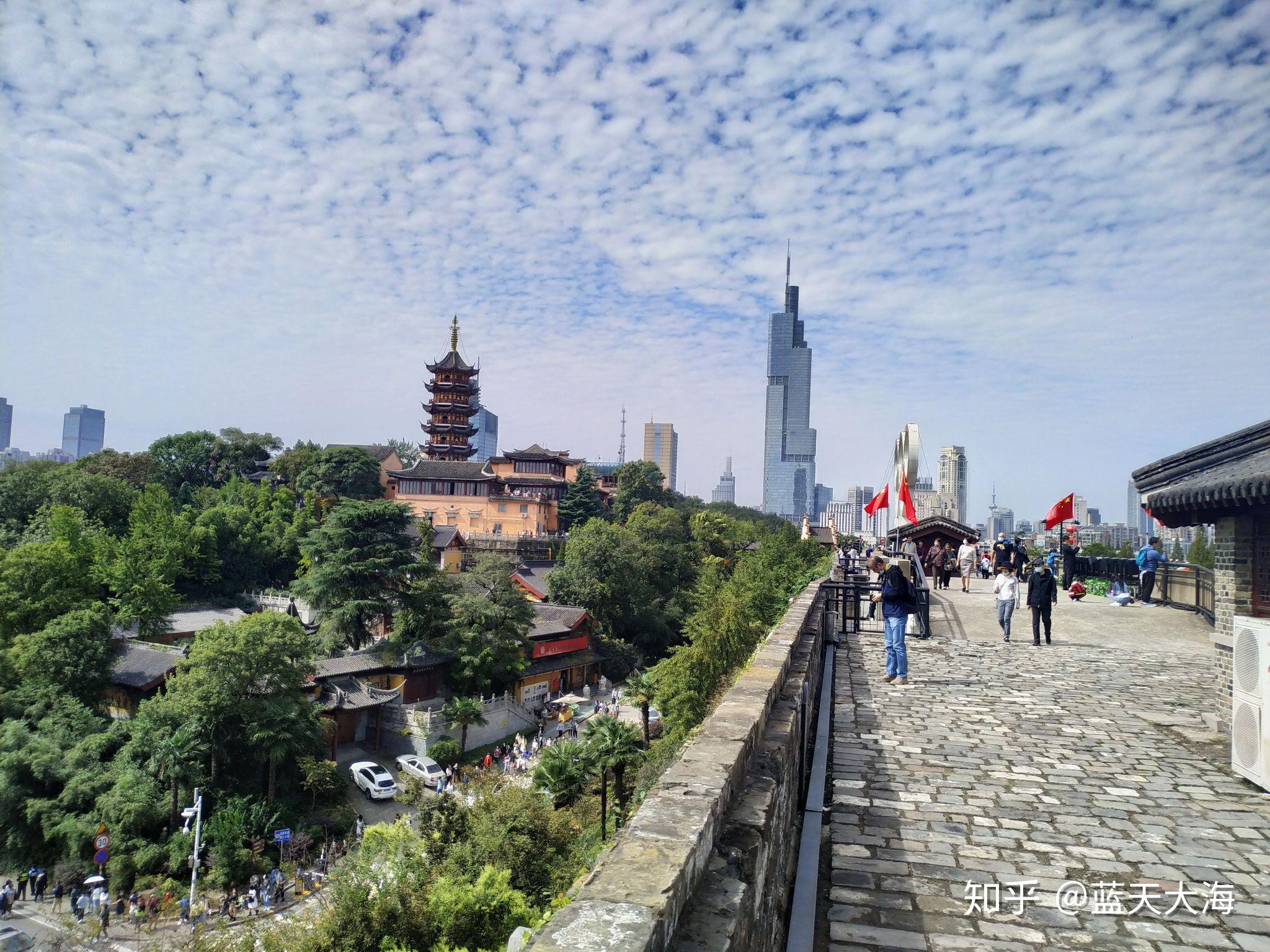 因为六朝时期的尚书台就在宫