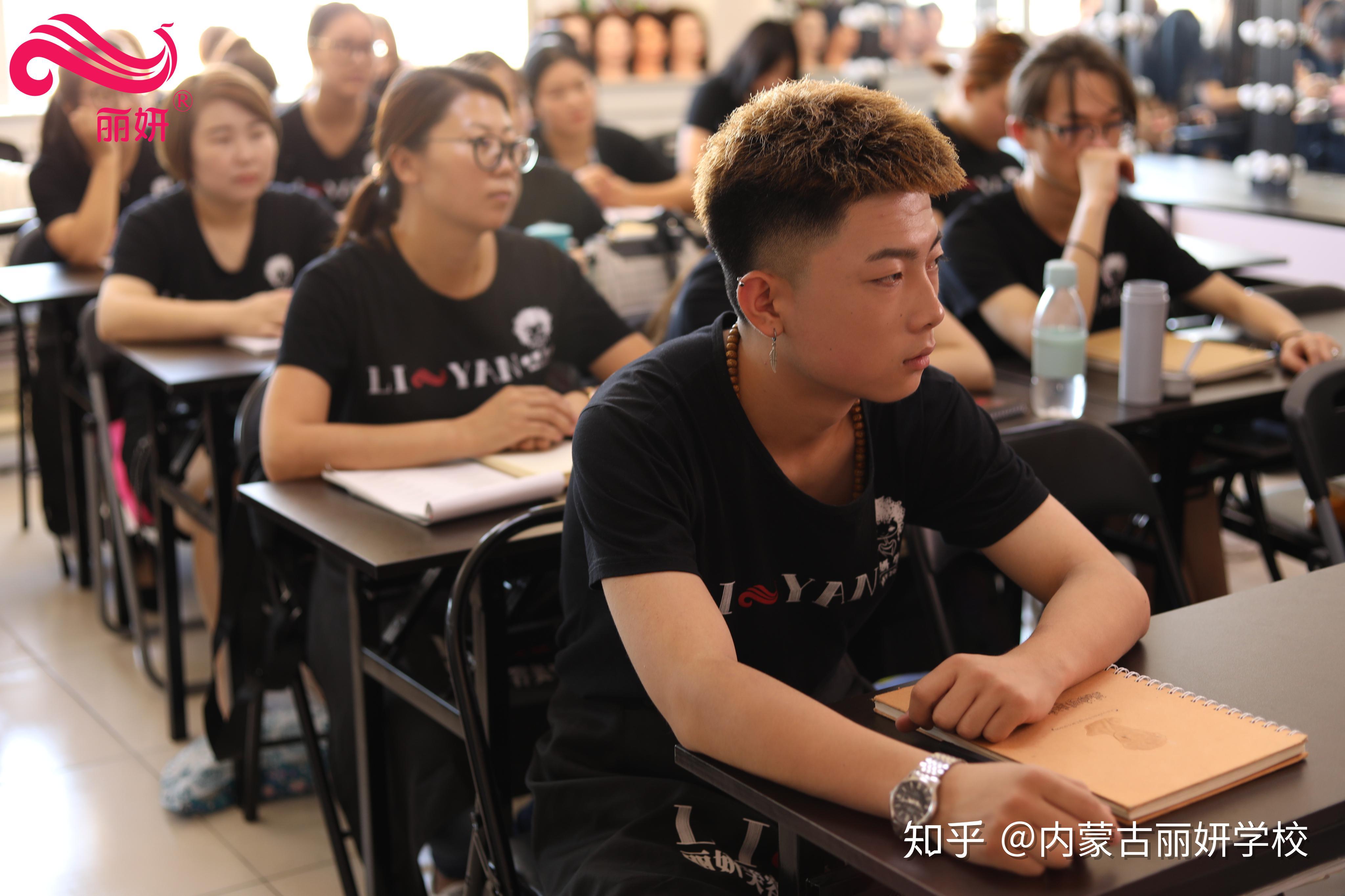 内蒙古丽妍美容美发化妆美甲学校