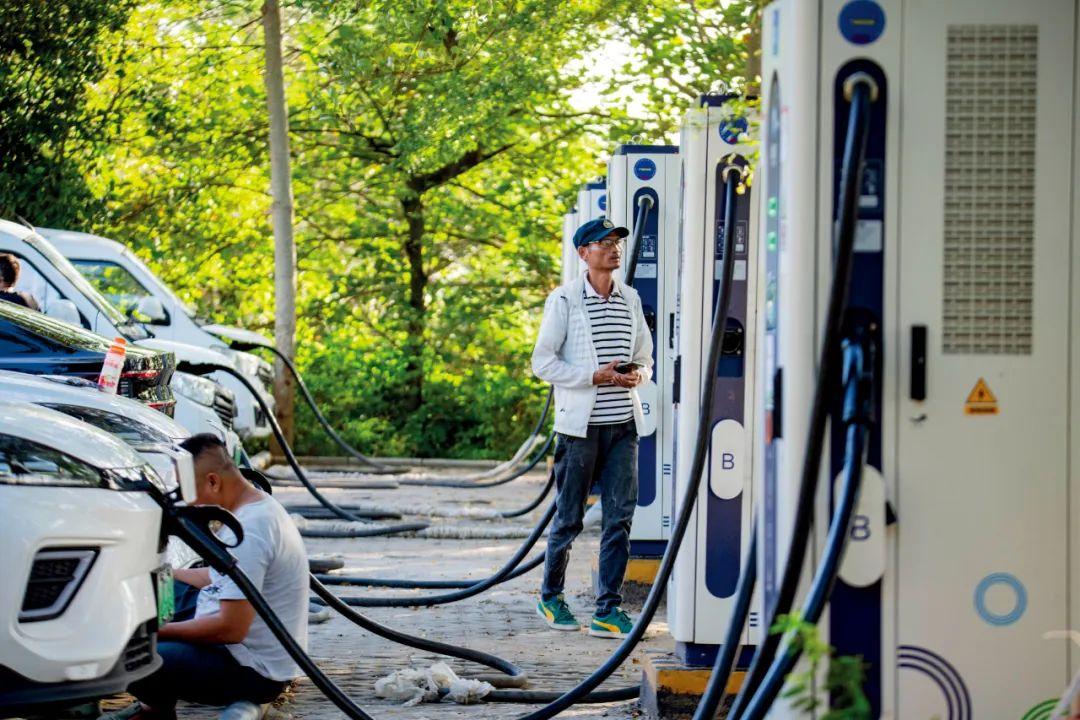 充电1小时排队4小时新能源车充电难如何破解