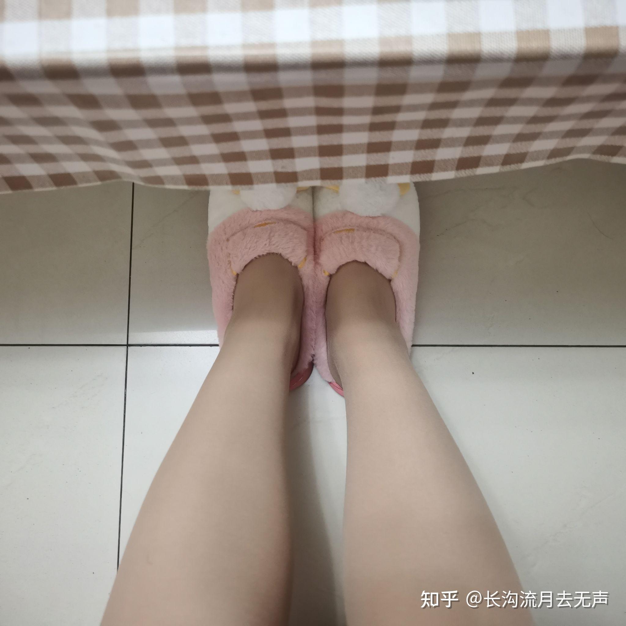 女生腿照片自然家里图片