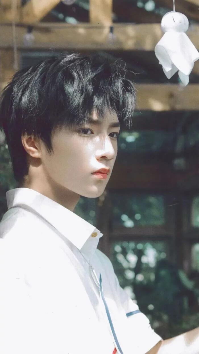 姐妹分享一下刘耀文高清壁纸呗