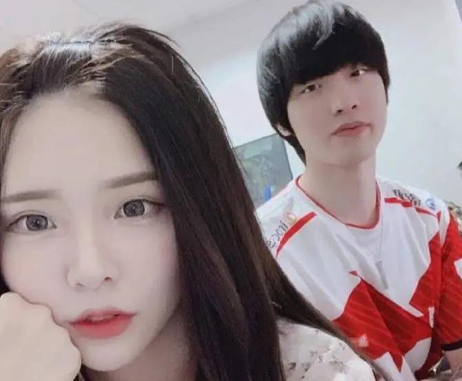 怪不得要回lck大舅子老婆更新照片有小孩身材依然优秀