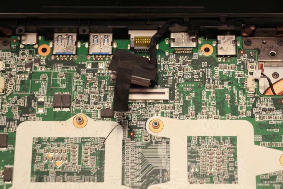 【拆解】设计最反人类的游戏本之一——机械革命x6ti