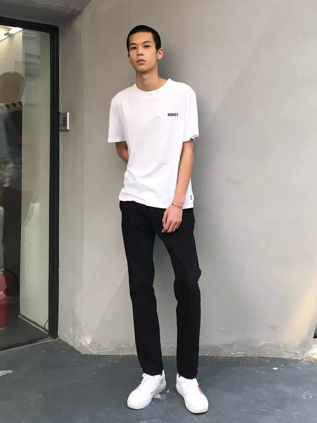 男生请自备白t恤,黑色牛仔裤,白色运动鞋;)男生:26周岁以下,身高185