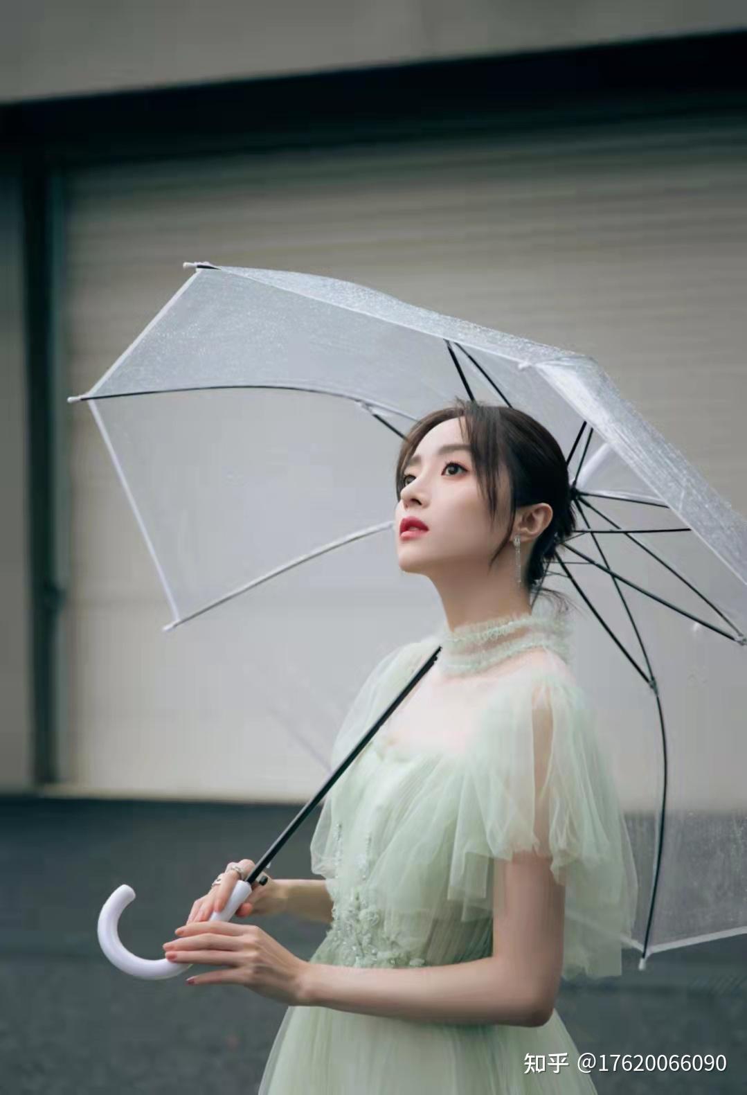 胡冰卿小红书翻包植入授权合作清澈甜美兰草型女孩胡冰卿