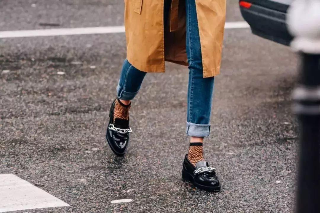【服装搭配】今年春季最流行袜子搭配,回头率100%!