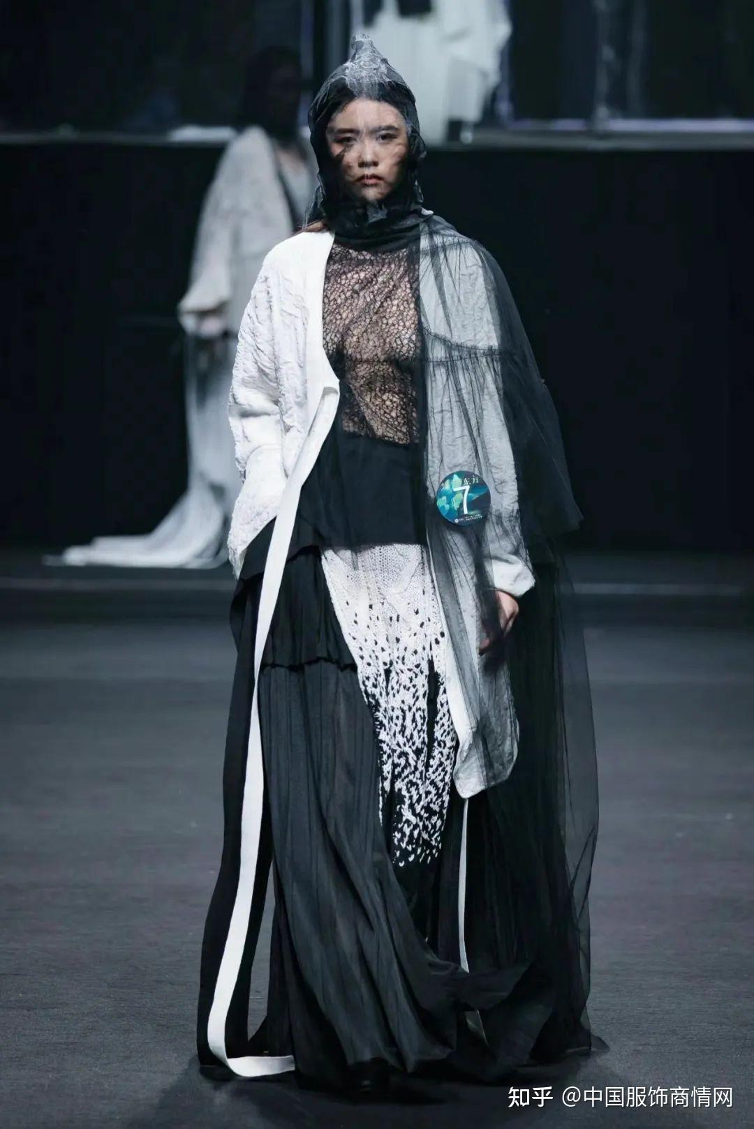 贾多多 《游神》姜珊梓 《无限循环》康达 《月相·万物生长》赖嘉琪