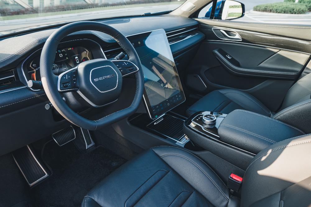 赛力斯sf5的内饰非常简洁.