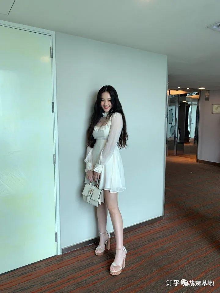 李承利很多人心目中,微胖的天花板,一位韩美混血女子,162的身高,45kg