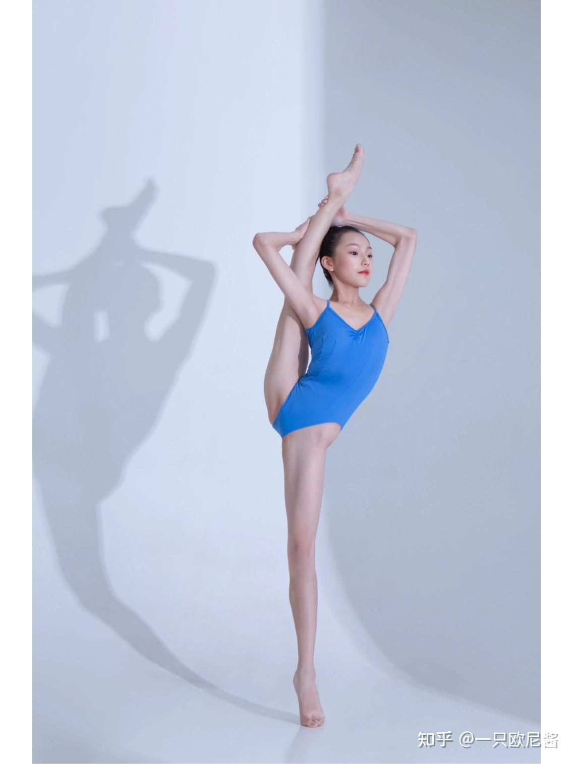 国外FLEXSHOE芭蕾柔术小姐姐瑜伽紧身装一字马软开度展示_哔哩哔哩_bilibili