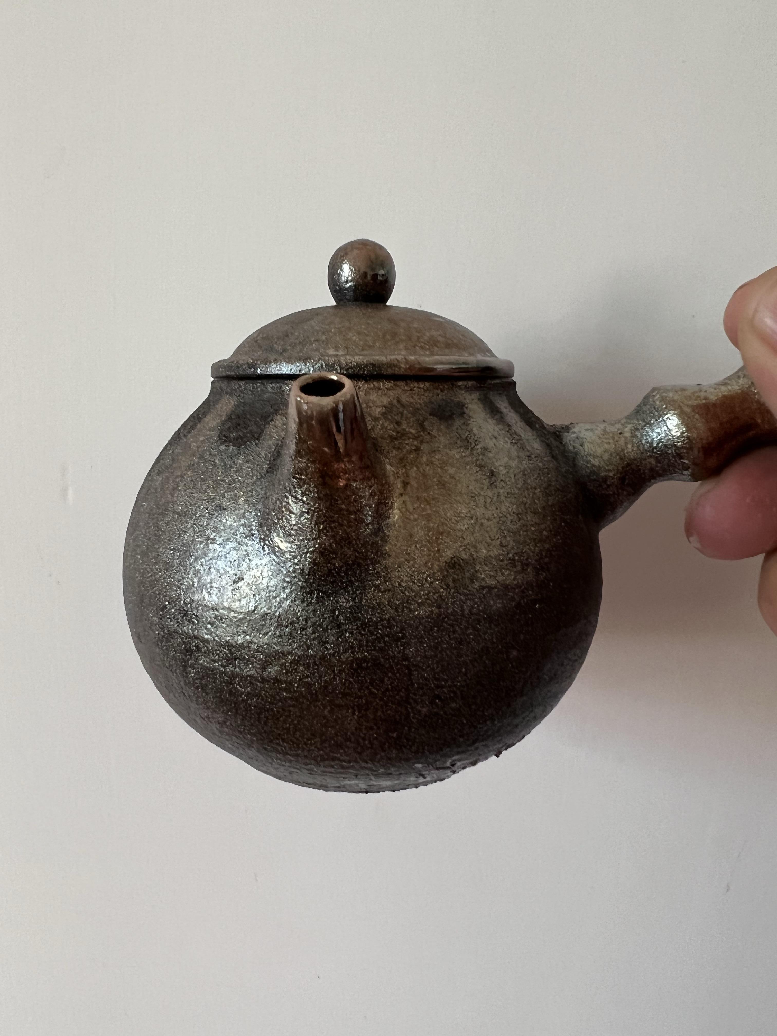 柴烧铁胎蓝金泥手侧壶,出彩蓝金和七彩色泽感同时提升茶香味的泡茶壶!