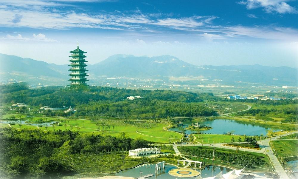 1,梅园梅园位于无锡西郊的东山和浒山南坡,距市区7公里,距太湖1.