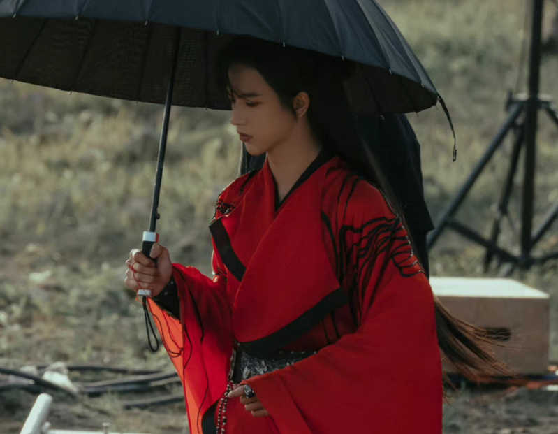 真人版《天官赐福》没停拍,"花城"的服化道终于高级了一把