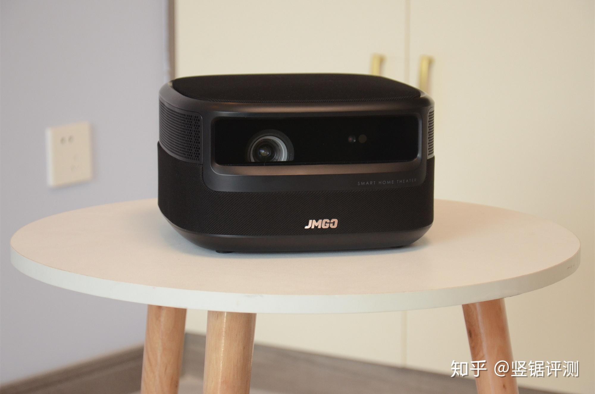 在84英寸大屏上玩游戏是什么感觉坚果v10游戏体验