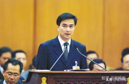 如果仅仅只有林达明和阿披实,他信还算能承受的住,而