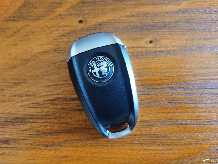 钥匙三,1000公里感受        动力:这个没得说,就像手握大笔存款一样