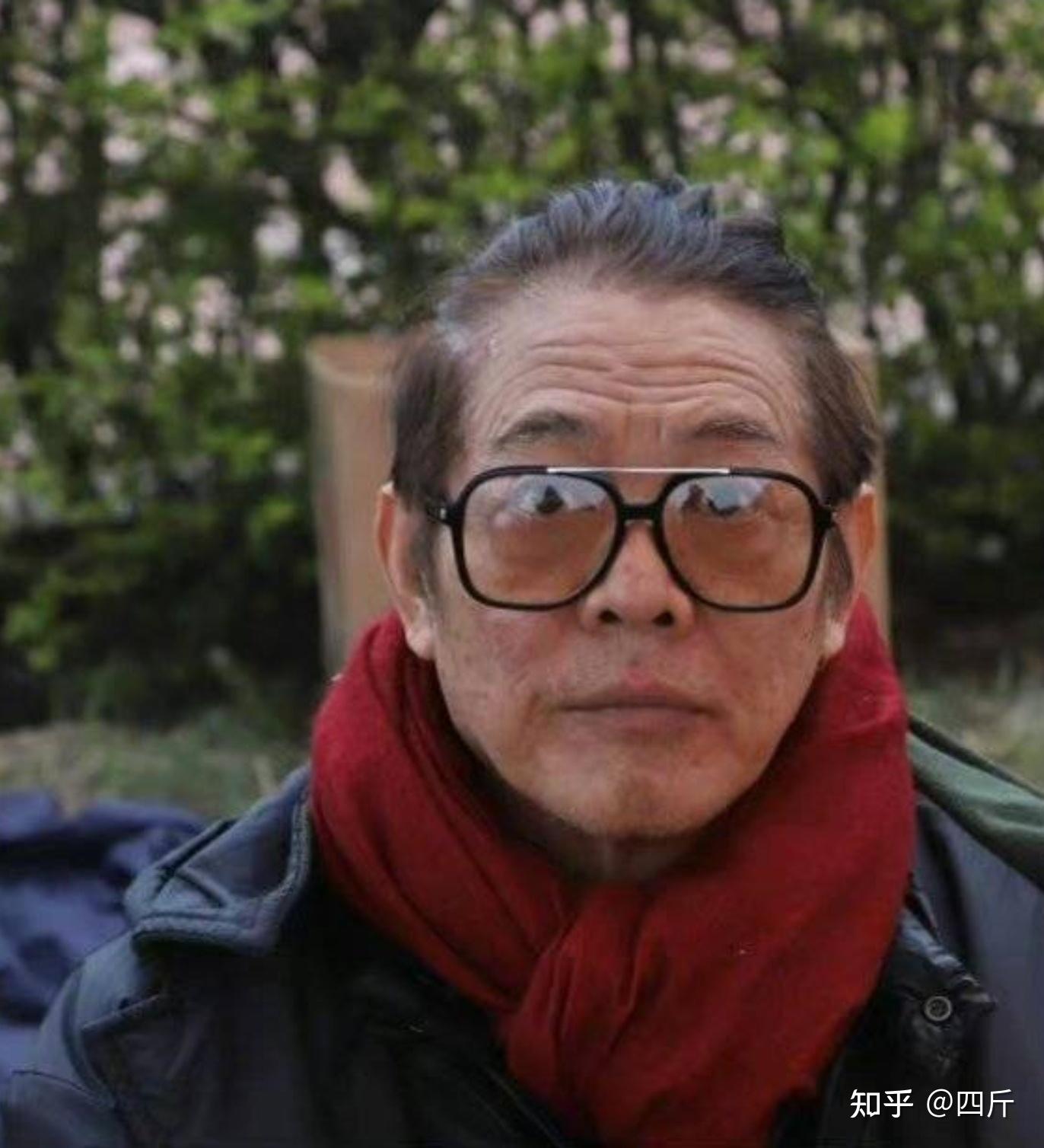 61岁巨星李连杰近照曝光,扎起小辫面容疲惫,身体状态引人担忧 - 知乎