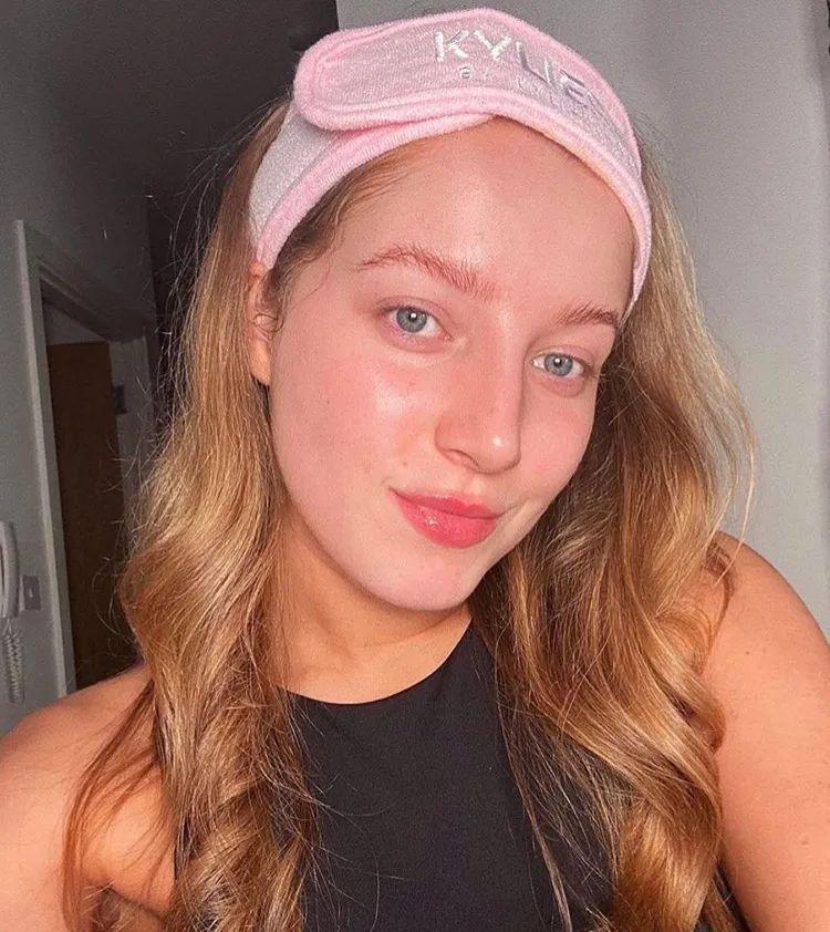 结合金小妹的粉丝受众和品牌定价,kylie skin其实蛮符合预算不高,注重