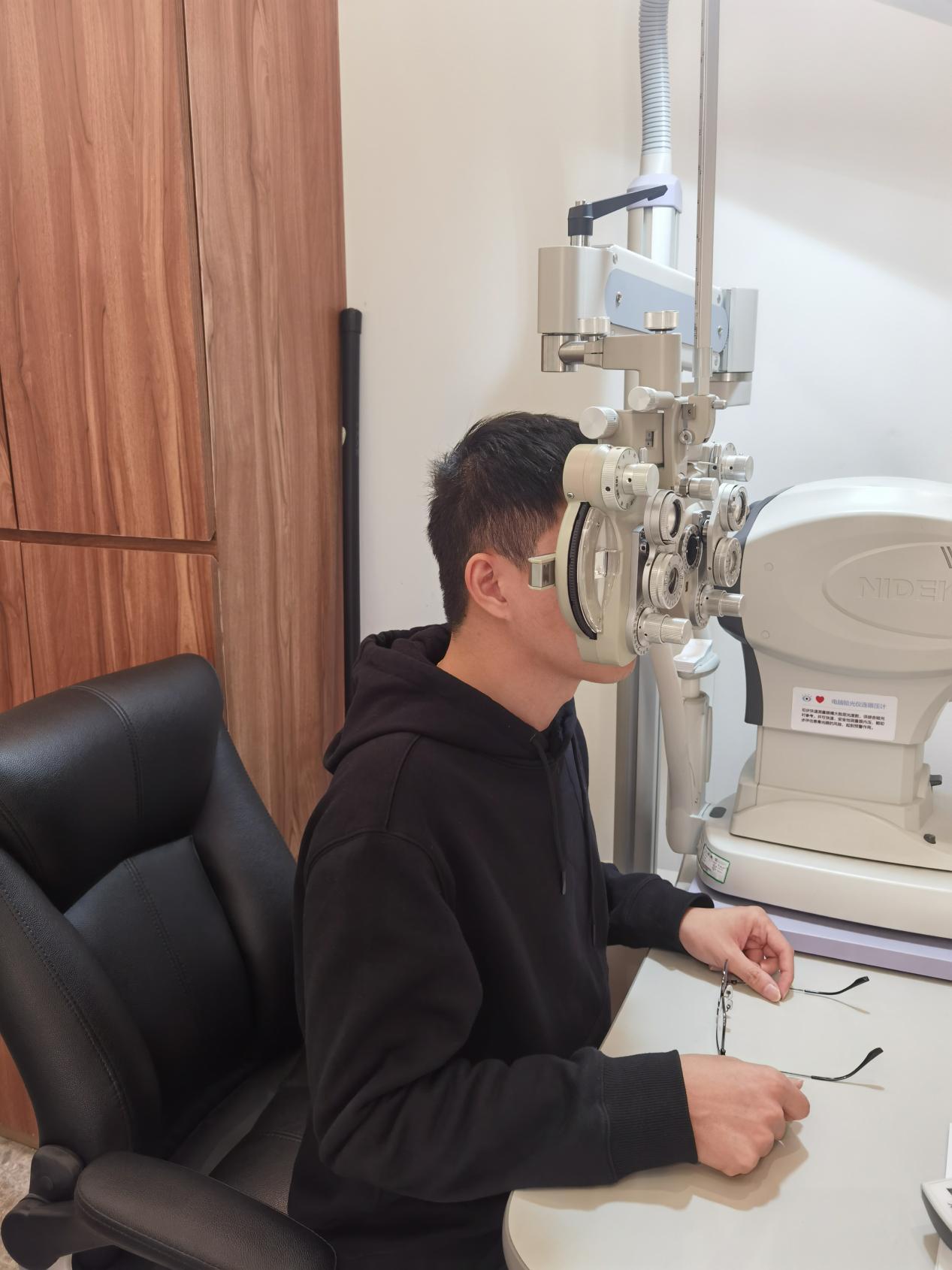 如何选择一副合适自己的眼镜?亮视点验光检查 配眼镜实测体验! - 知乎