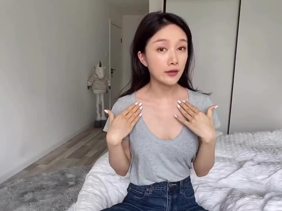 伟德bv1946官网-比披丝巾更可怕的时尚误区：揭秘精致土的穿搭陷阱