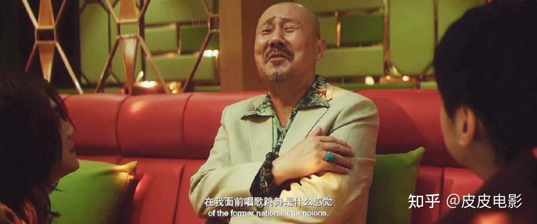 更可贵的是,腾格尔身上的喜剧天赋,在《飞驰人生》中被开发了出来,他