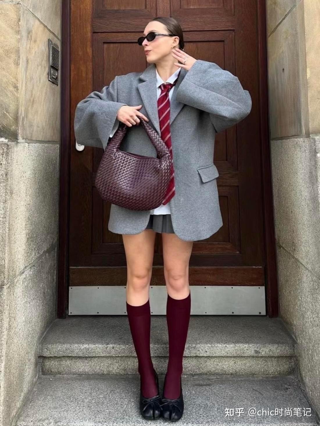 冬日的优雅与复古,勃艮第红look