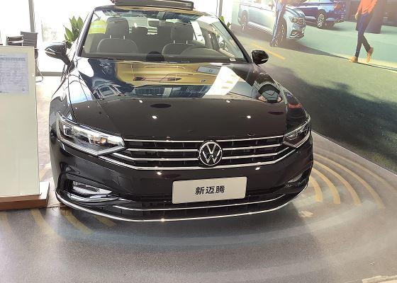2020款大众迈腾实车到店外观很大方车宽1832mm配双离合