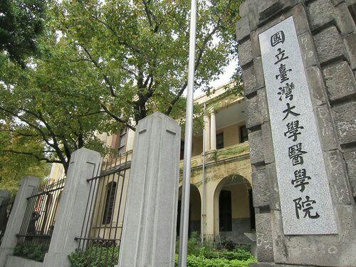 太祖父考上台北医专(现台湾大学医学院)后,课余常阅读《新青年》等