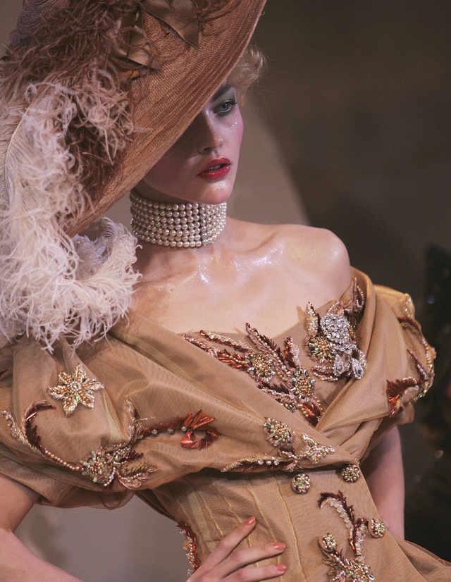 分享一下你见过好看模特走秀妆?