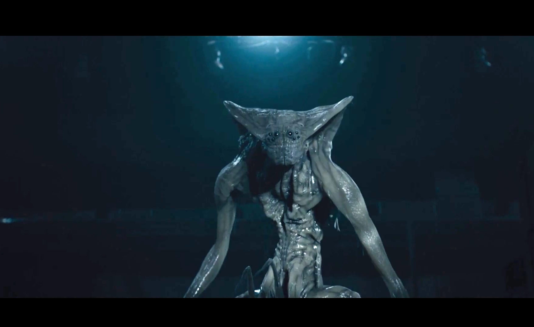 宇宙版荒野求生男子被异形包围却模仿起异形走路真硬核