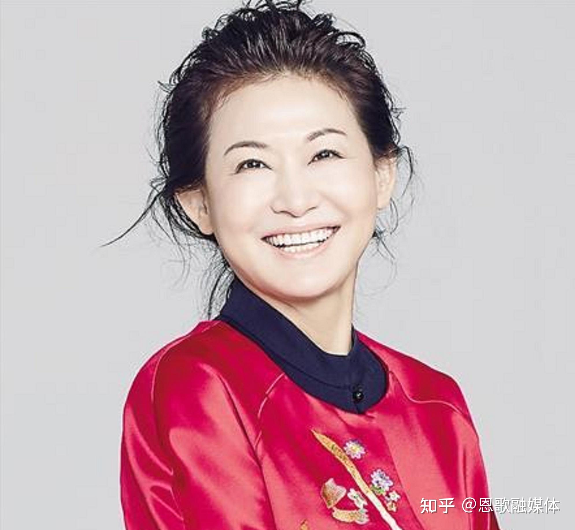 公开资料显示,赵燕,1966年7月出生,云南昆明人,香港永久居留权,本科