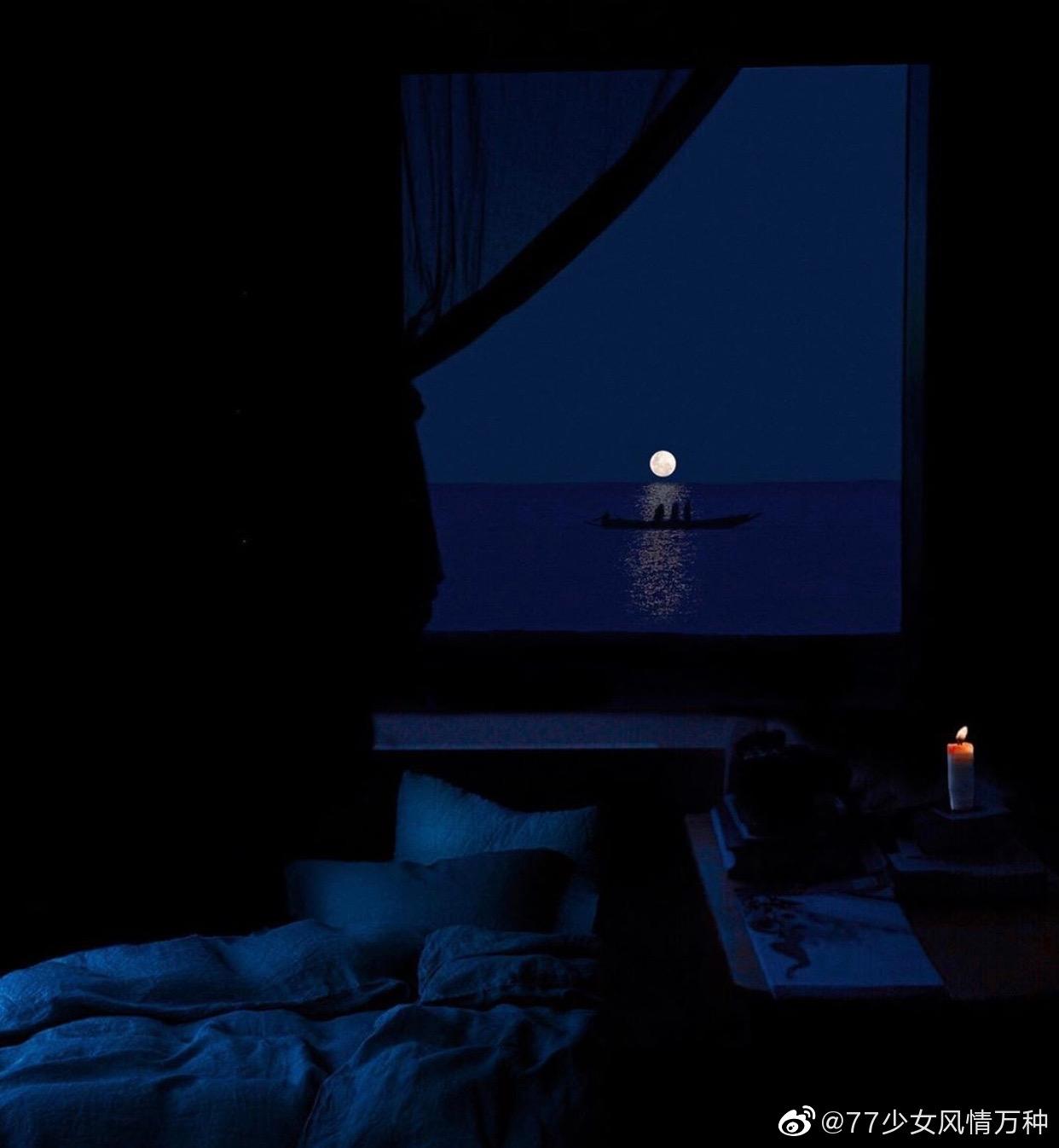 一个站在大海前对着月亮许愿的女孩_站酷海洛_正版图片_视频_字体_音乐素材交易平台_站酷旗下品牌