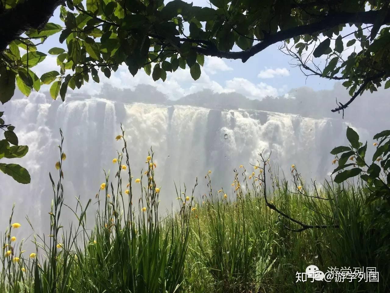 维多利亚瀑布：被称为咆哮的云雾，世界上最壮观的瀑布之一__财经头条