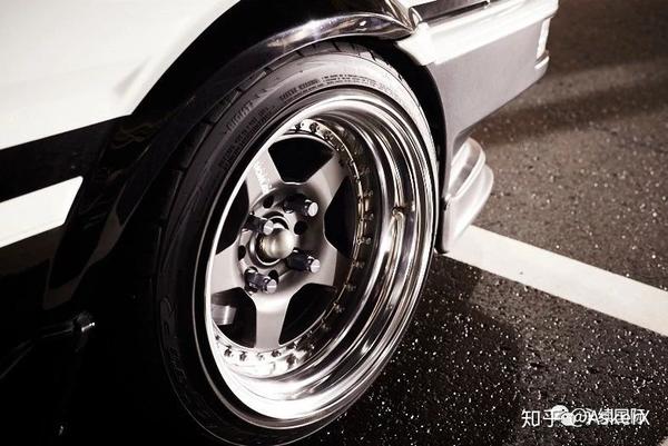 经典中古车丰田ae86 直男内心满满的86情结 内含头文字d赛道用语说明 知乎