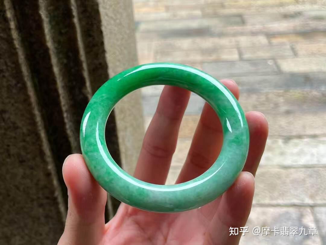 满绿翡翠值钱吗？是不是所有满绿都值钱？看完秒懂- 知乎
